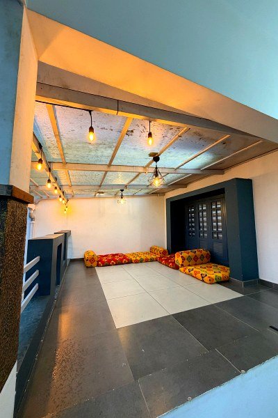 Common balcony seating